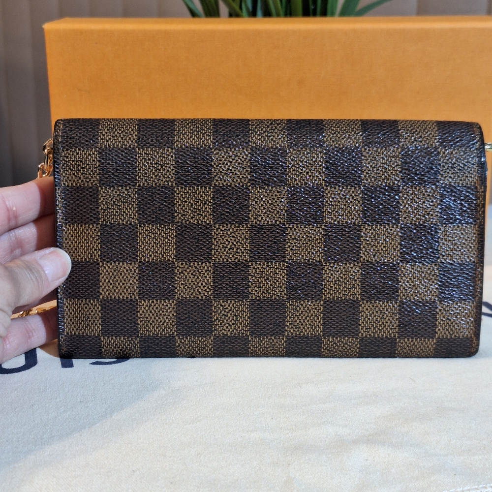 Louis Vuitton Damier Sarah Wallet - Picture 2 of 16